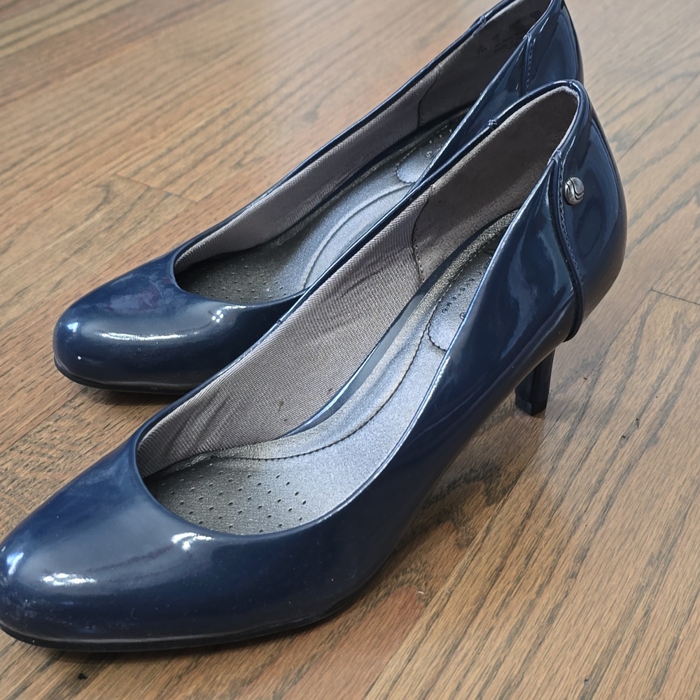 Life Stride Navy Patent Leather Heels - Picture 4 of 6